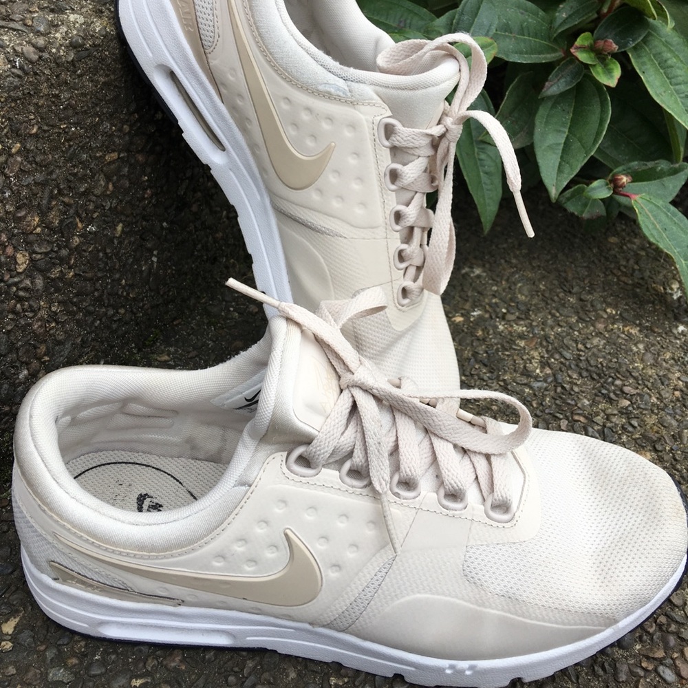 Nike Air Light Beige Sneakers 9